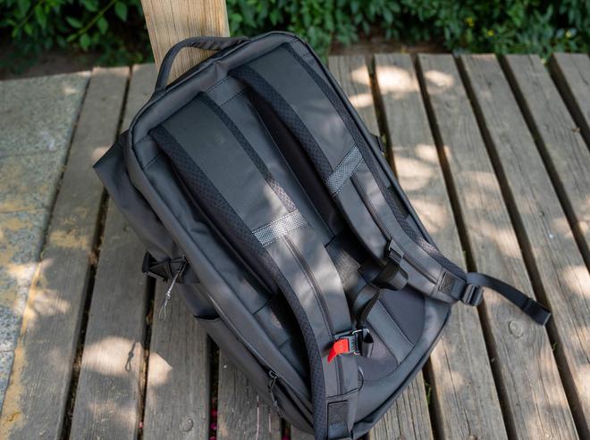 平替專業攝影包的新選擇？地平線8號輕旅行機能包深度體驗報告